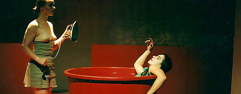 FRAUEN. KRIEG. LUSTSPIEL